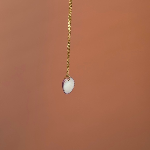 Purple Shell Faux Gold Necklace - Picture 5 of 6